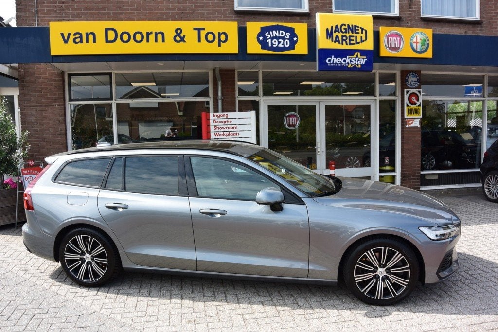 Volvo V60 2.0 T8 TE AWD INSCR. / Carplay / Panorama / Trekha, Automaat, Gebruikt, Euro 6, 4 cilinders