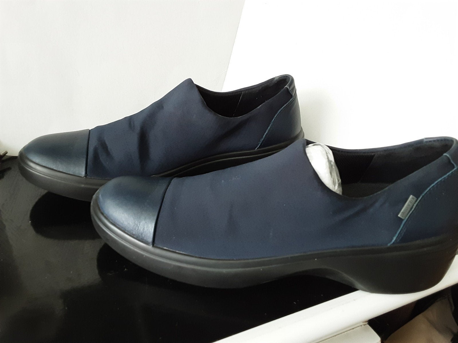 ECCO  donkerblauw  maat 40, Ophalen of Verzenden, Zo goed als nieuw, Blauw, Sneakers of Gympen