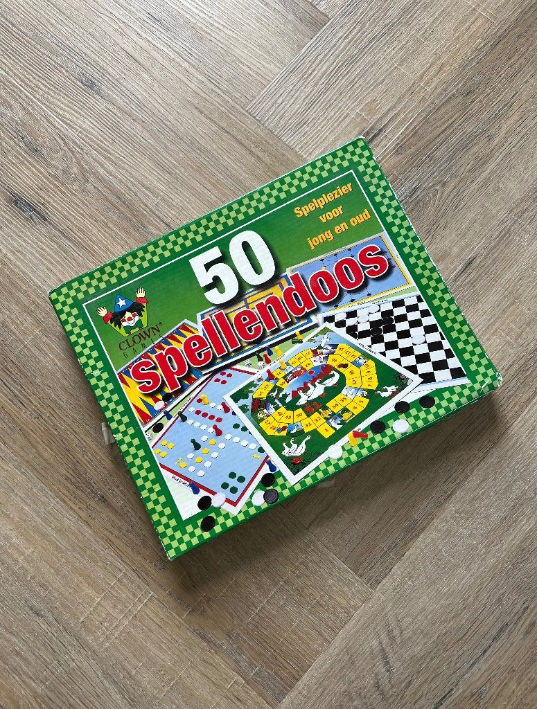 50 spellen doos ganzenbord mens erger je niet Clown Games, Hobby en Vrije tijd, Ophalen of Verzenden, Zo goed als nieuw, Clown Games