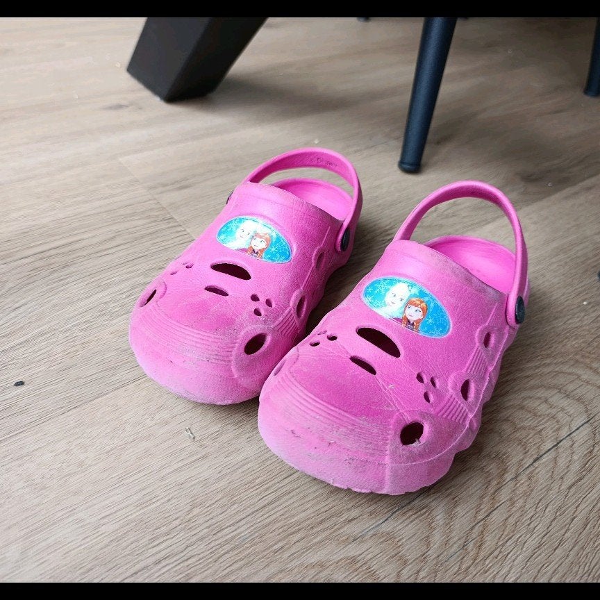 Roze kinder crocs Elsa Anna frozen maat 26 27 vallen groot, Gebruikt, Meisje, Schoenen, Ophalen of Verzenden