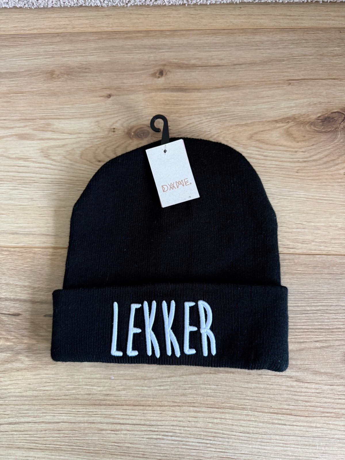 Nieuwe Beanie muts ‘lekker’ van Dame., Ophalen of Verzenden, Nieuw, Muts