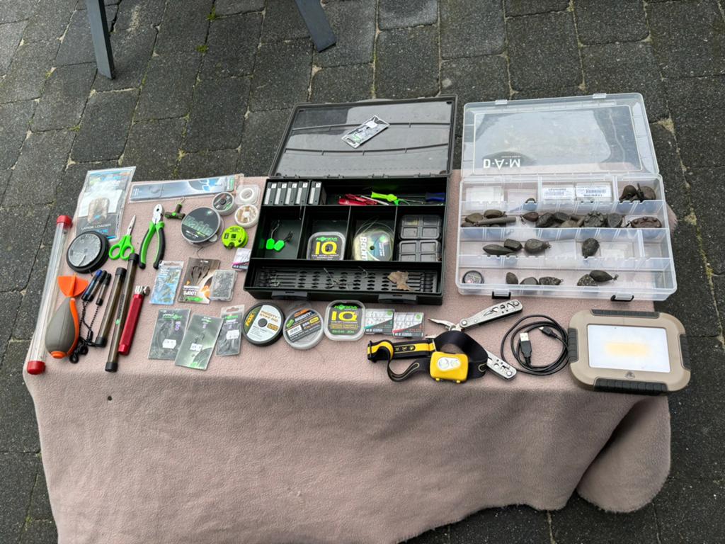 Gevulde fox tacklebox + hangers, lood, nash, korda enz, Watersport en Boten, Ophalen of Verzenden, Gebruikt, Complete set