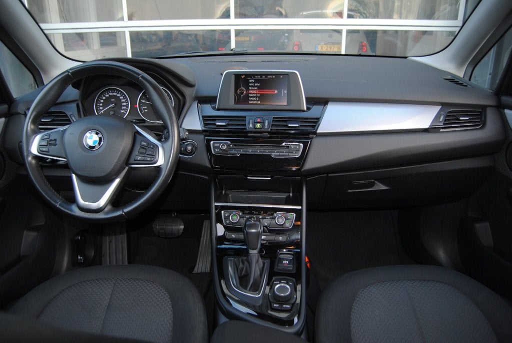 BMW 2 Serie Active Tourer 218i Essential (bj 2015), Auto's, 136 pk, Gebruikt, Euro 6, Automatische klimaatregeling