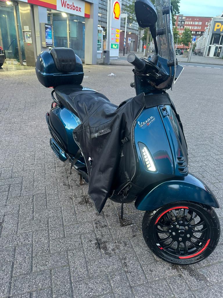Vespa sprint 2021 midnight blue, Ophalen, Overige modellen, Maximaal 45 km/u, Zo goed als nieuw