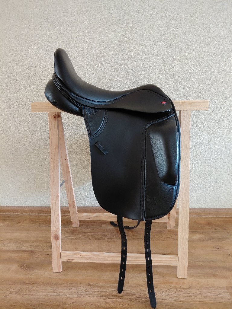 Dressuurzadel, Dieren en Toebehoren, Paarden en Pony's | Zadels, Ophalen, L (17.5 inch), Gebruikt, Thorowgood