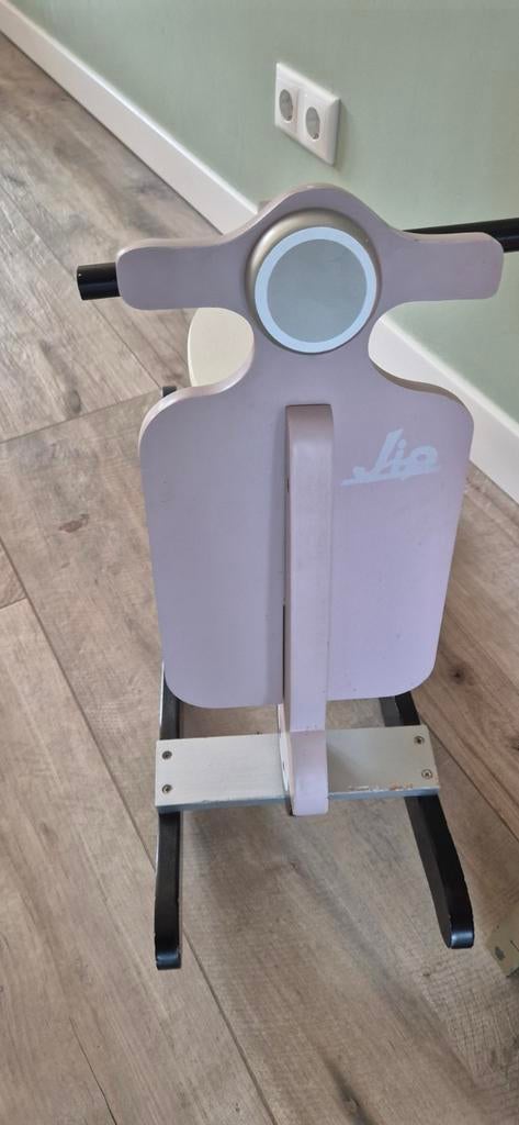 Schattige roze schommel scooter, Ophalen, Zo goed als nieuw, Rij- of Hobbelspeelgoed