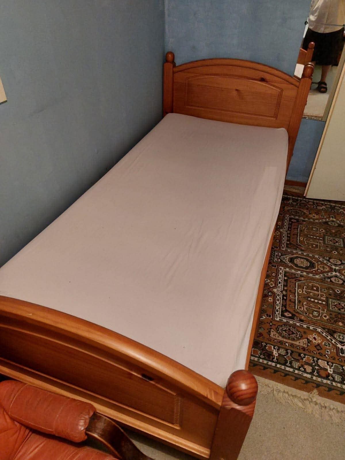 Bed, Ophalen, Zo goed als nieuw, Eenpersoons, Hout