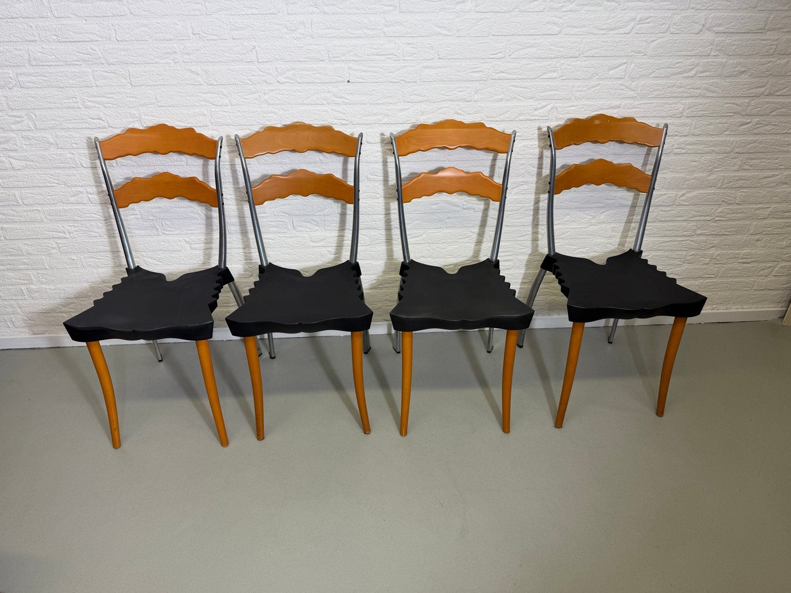 4x Vitra Sedlak Eetkamerstoelen - Bořek Šípek Design, Gebruikt, Zwart, Ophalen of Verzenden, Vier