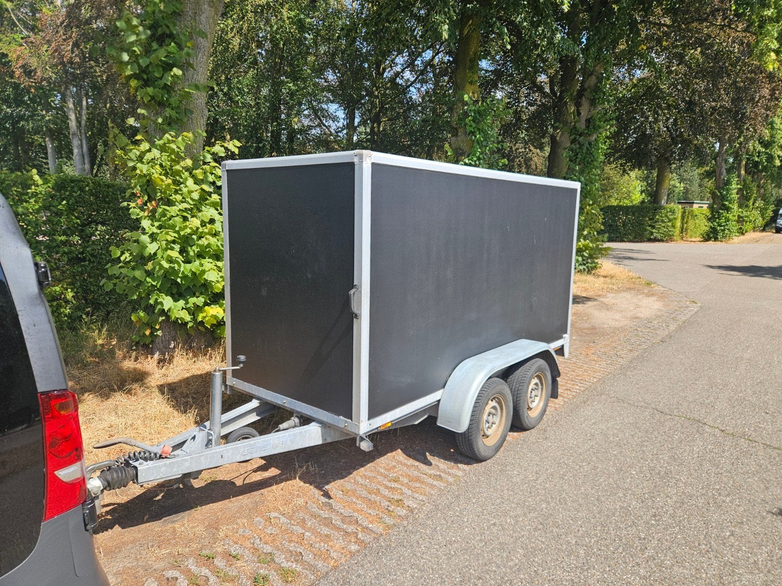 Dubbelasser geremde aanhanger met 850L osmose inbouw systeem, Ophalen