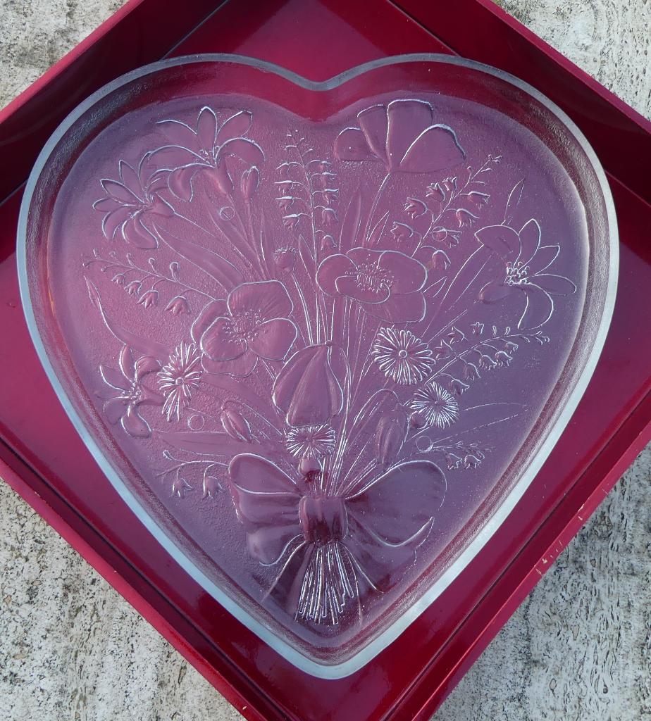 Glazen Hart Vorm + Bridal Rose Schaal Super Huwelijks Kado, Nieuw, Ophalen of Verzenden, Schaal of Schalen, Wedgwood
