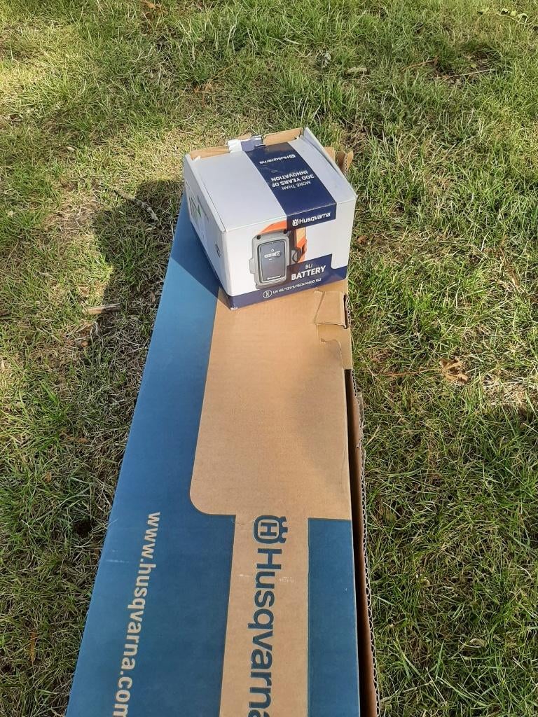 Husqvarna 215iL Accu Trimmer Bundel, Ophalen, Accu, Nieuw, 30 tot 50 cm