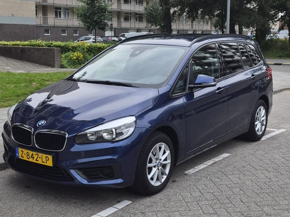 BMW 2-Serie Gran Tourer 218i 136pk Aut 7p. 2017 Blauw, Auto's, BMW, Zwart, 2-Serie Gran Tourer, Blauw, 7 stoelen