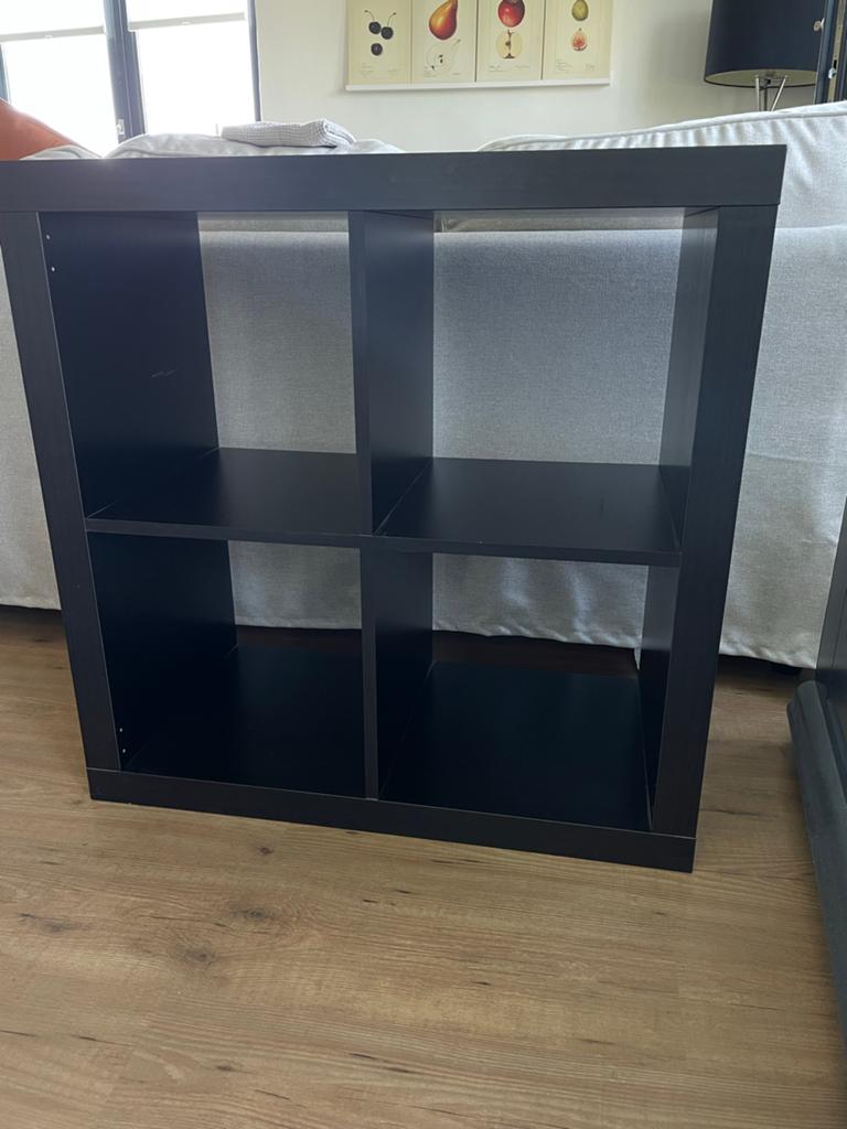 IKEA EXPEDIT kast 4 vakken zwart gebruikt, Huis en Inrichting, Kasten | Boekenkasten, Ophalen, Met plank(en), Gebruikt, 50 tot 100 cm