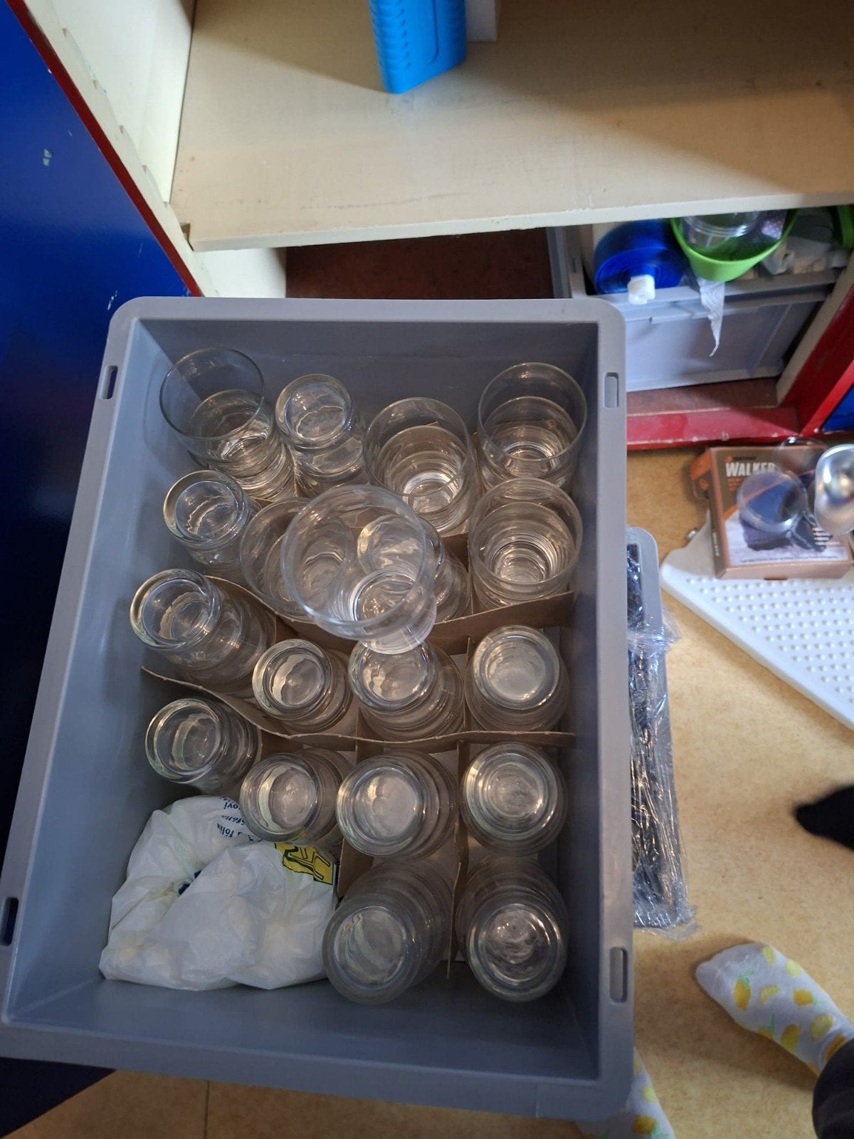 Partij cola glazen in krat 204, Overige typen, Ophalen, Gebruikt, Glas