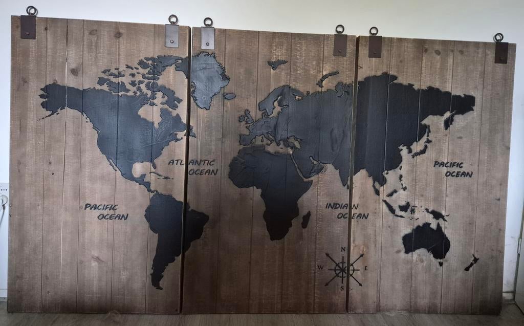 Houten wereldkaart 3 luik, Ophalen