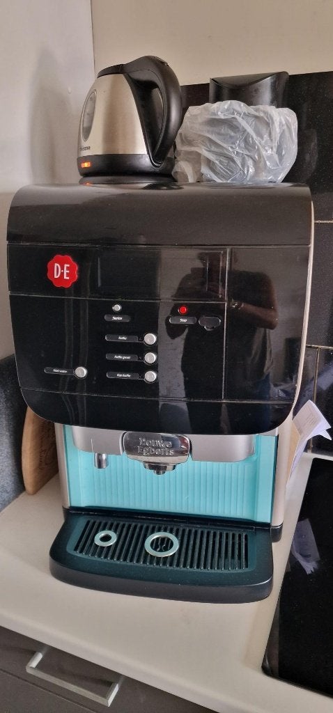 DE  Excellence Compact Black, 10 kopjes of meer, Ophalen, Zo goed als nieuw, Koffiemachine