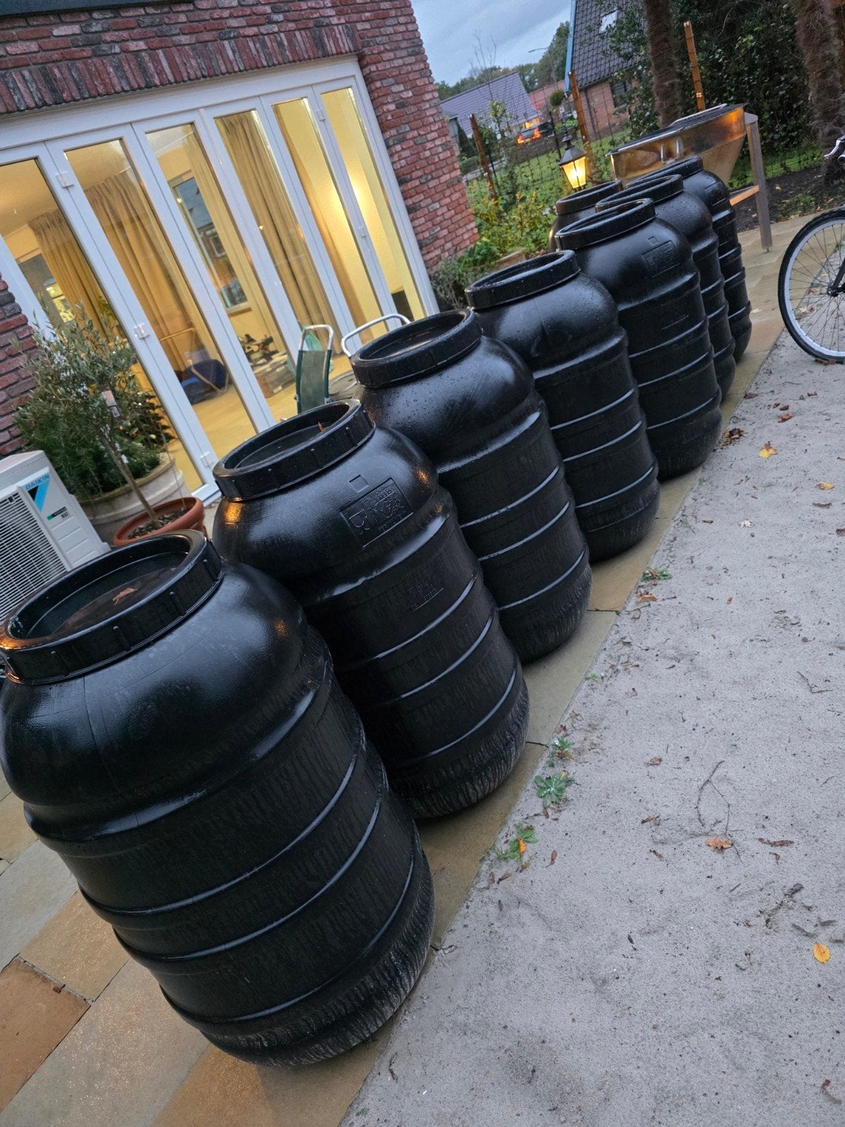Regentonnen 220L - Zwart - Gebruikt, Tuin en Terras, 150 liter of meer, Ophalen, Gebruikt, Kunststof