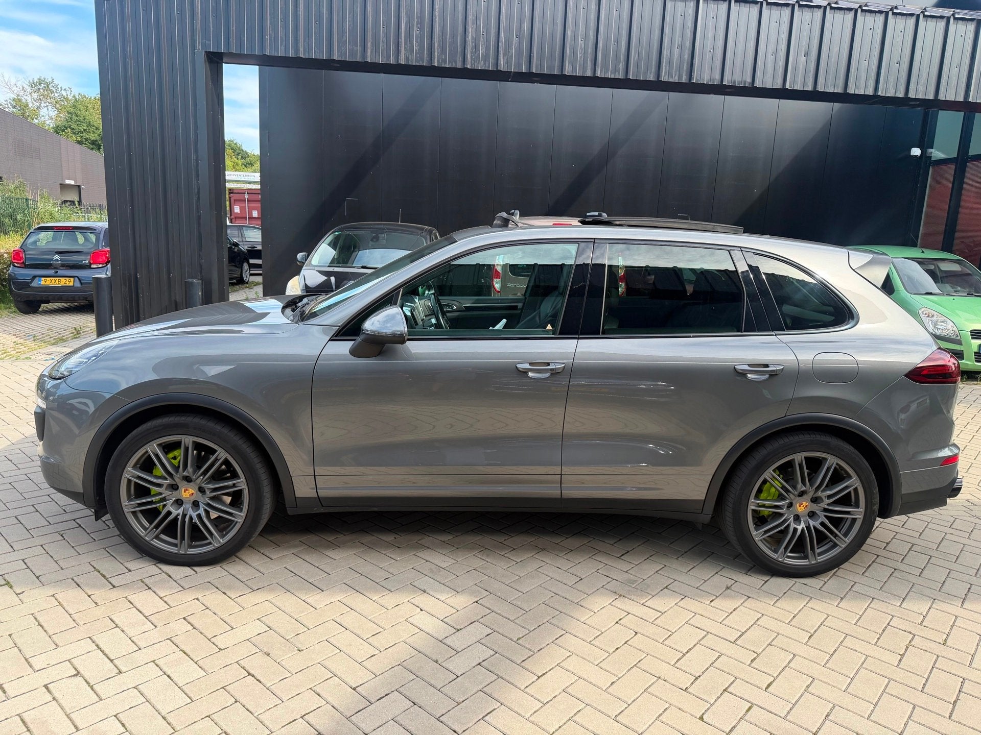 Porsche Cayenne 3.0 S E-Hybrid Pano Mem NL Auto NAP, Auto's, Cayenne, Gebruikt, 2995 cc, 2325 kg