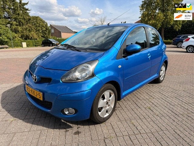 Toyota Aygo 1.0-12V Dynamic Blue, Voorwielaandrijving, Gebruikt, 68 pk, Origineel Nederlands