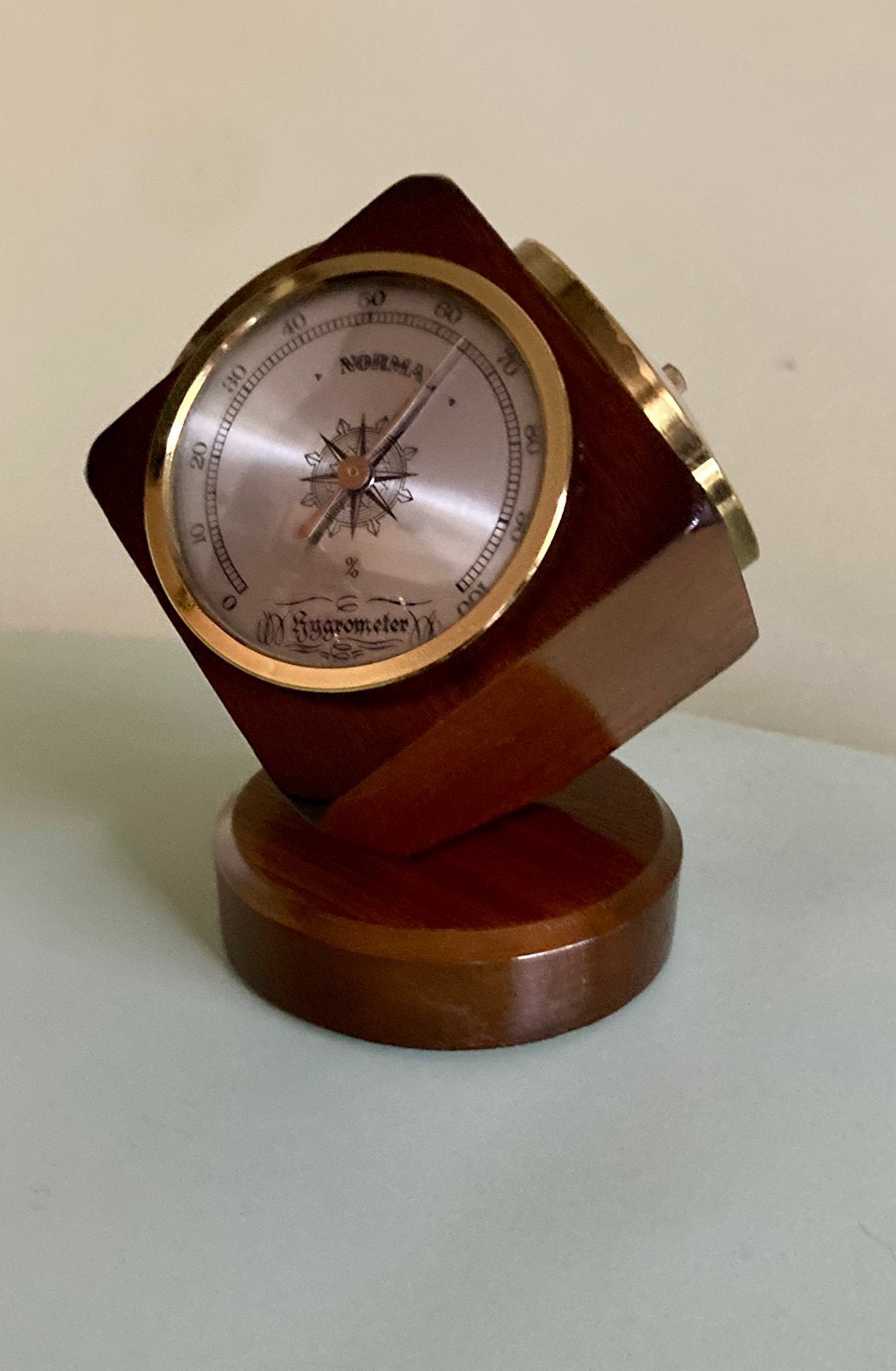 Vintage weerstation kubus hout messing draaibaar., Audio, Tv en Foto, Weerstations en Barometers, Ophalen of Verzenden, Zo goed als nieuw