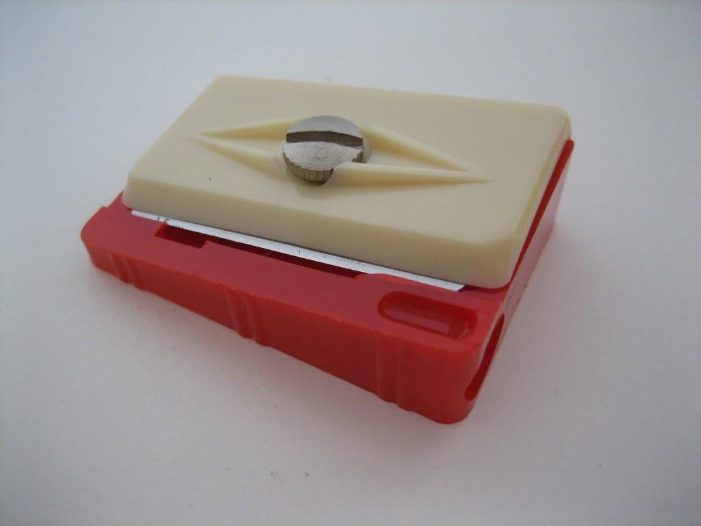 Vintage Hard Plastic Triangular Pencil Sharpener, Ophalen of Verzenden, Gebruikt, Overige typen, Overige merken