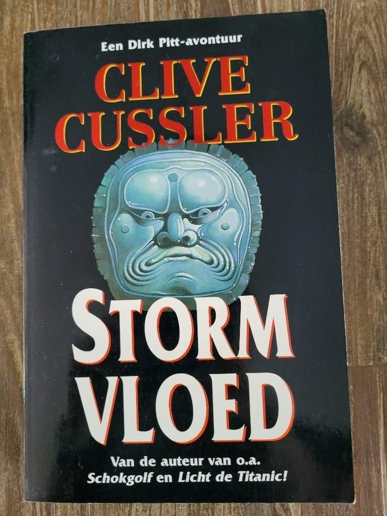 Stormvloed - Clive Cussler, Boeken, Avontuur en Actie, Ophalen of Verzenden, Zo goed als nieuw, Clive Cussler
