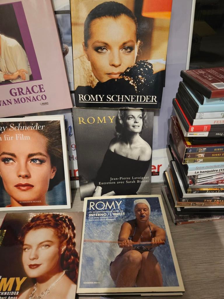 Romy Schneider collectie: boeken, dvd's en meer voor de fan, Boeken, Ophalen, Zo goed als nieuw