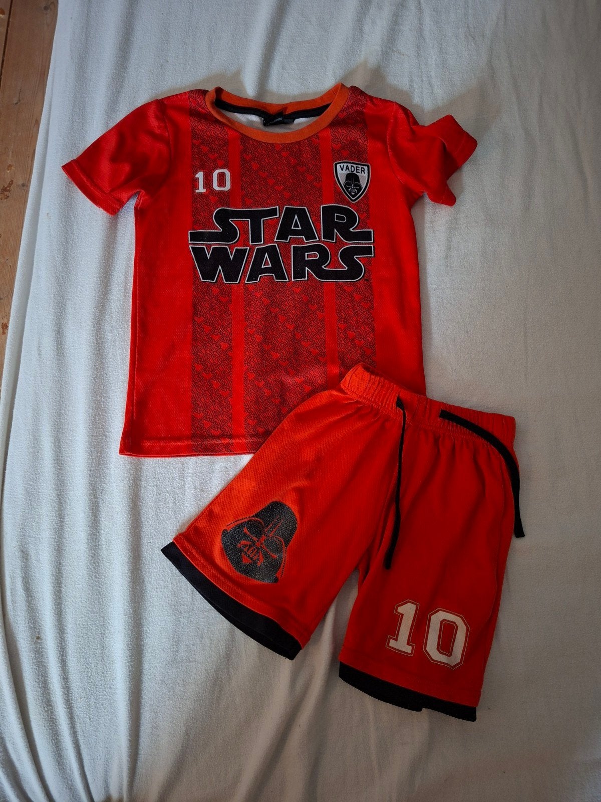 Star wars oranje voetbalpakje / voetbal tenue maat 122 128, Kinderen en Baby's, Kinderkleding | Maat 122, Ophalen of Verzenden