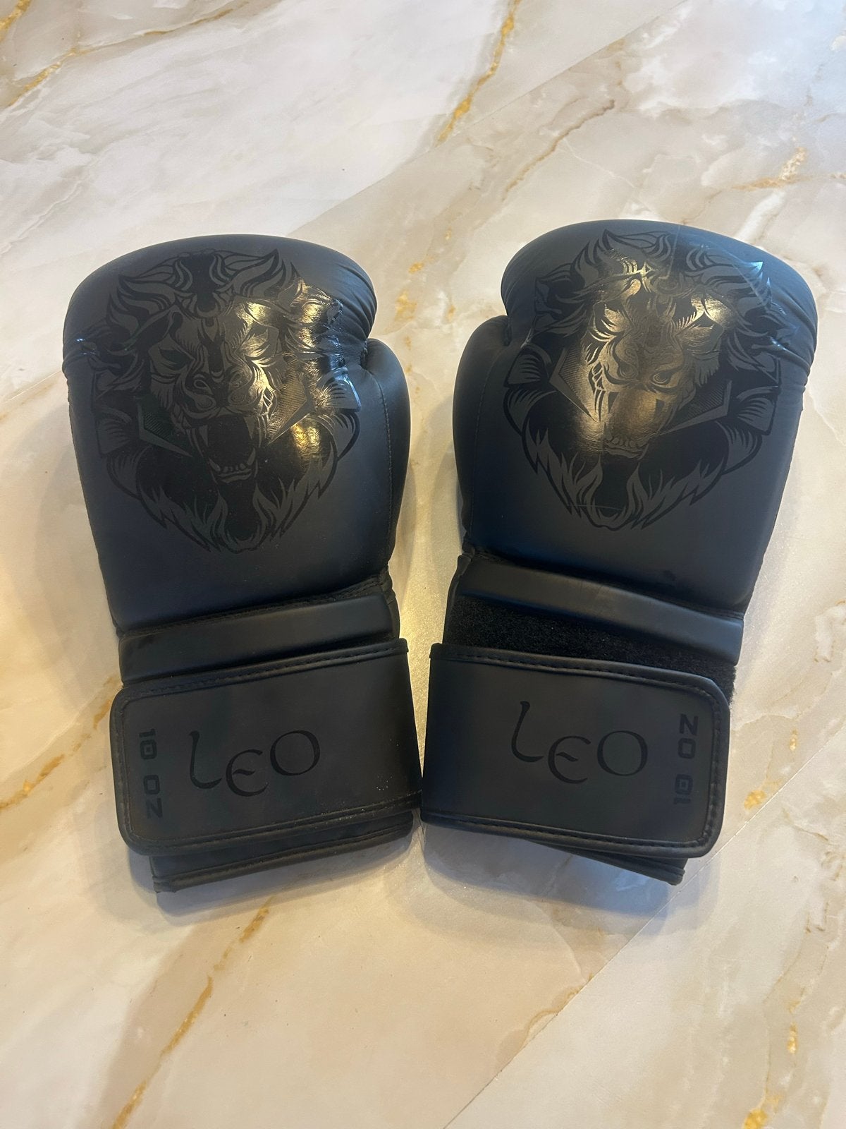 Zwarte LEO bokshandschoenen 10 OZ zgan!, Sport en Fitness, Ophalen of Verzenden, Zo goed als nieuw, Bokshandschoenen