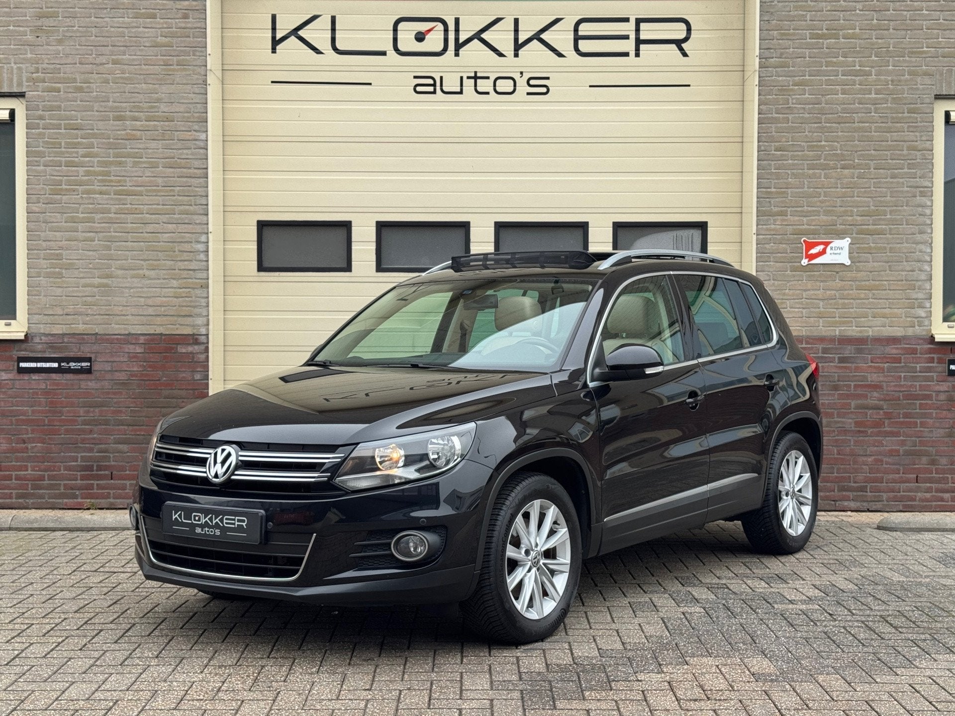 Volkswagen Tiguan 1.4 TSI Sport&Style Pano|PDC|Leder|Trekhaa, Voorwielaandrijving, Dealer onderhouden, 125 pk, Gebruikt