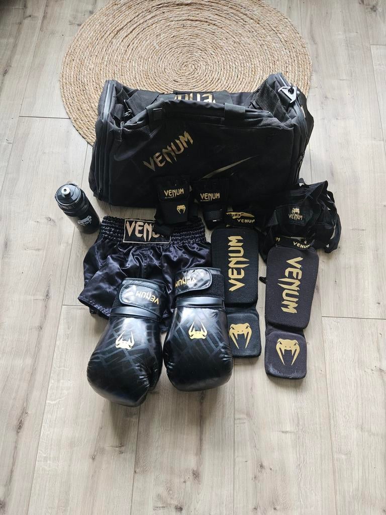Venum Kick boks Set Maat S Handschoen, broek, tas 14oz., ., Ophalen of Verzenden, Zo goed als nieuw, .