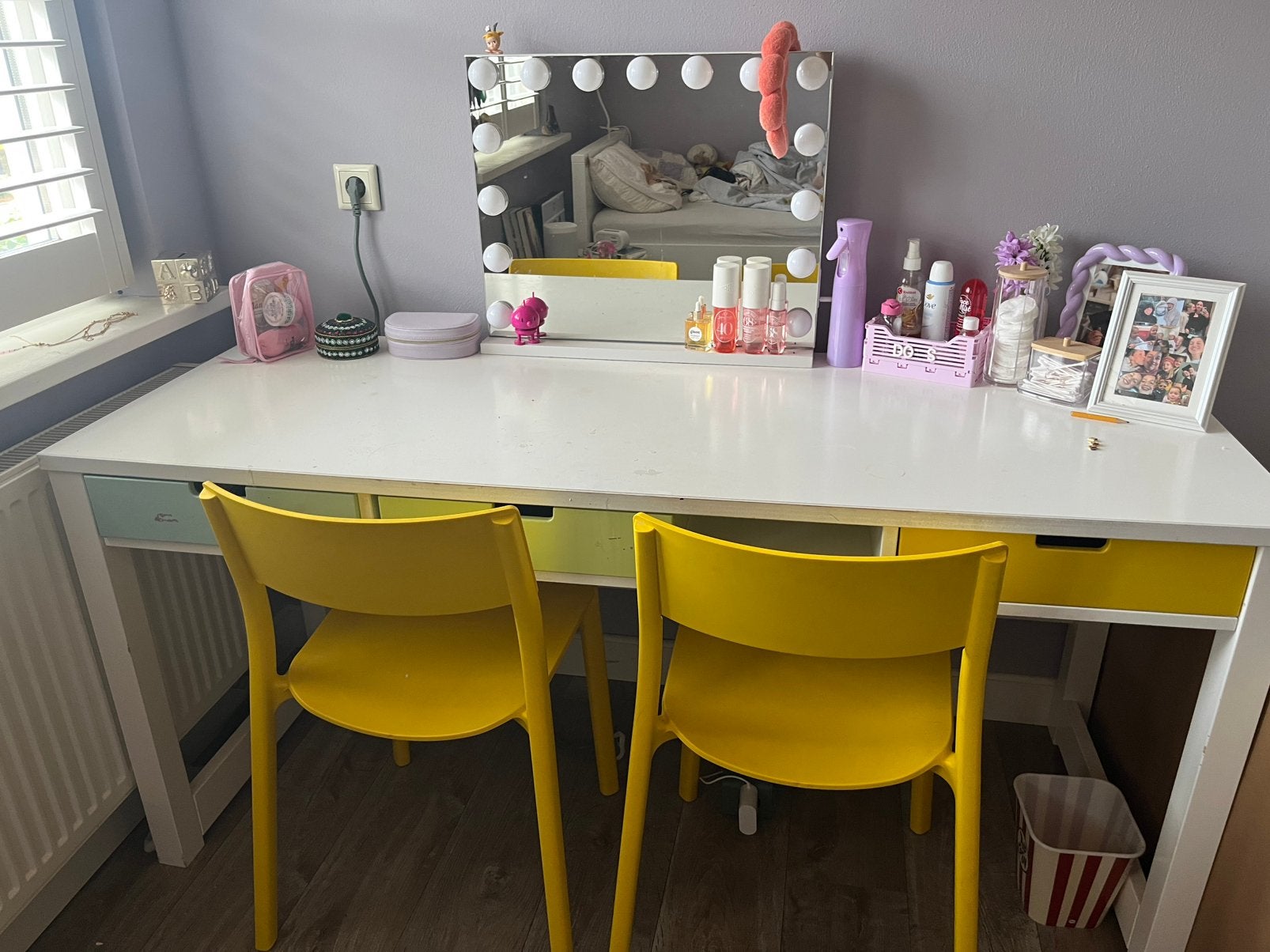 Gratis bureau en twee stoelen, Huis en Inrichting, Tafels | Eettafels, Ophalen, Gebruikt, 50 tot 100 cm, 150 tot 200 cm