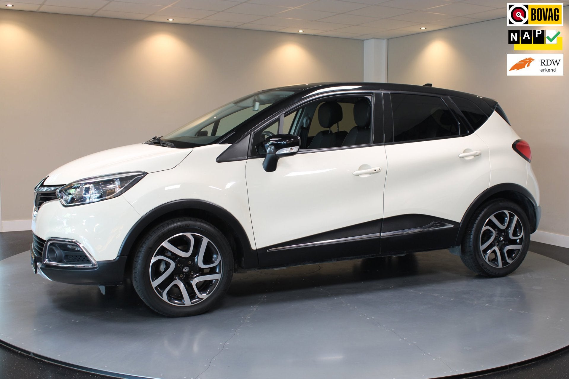 Renault Captur 1.2 TCe Xmod *Automaat* Stoelverw.|Leer|Trekh, Auto's, Euro 5, 4 cilinders, Automatische klimaatregeling, Wit