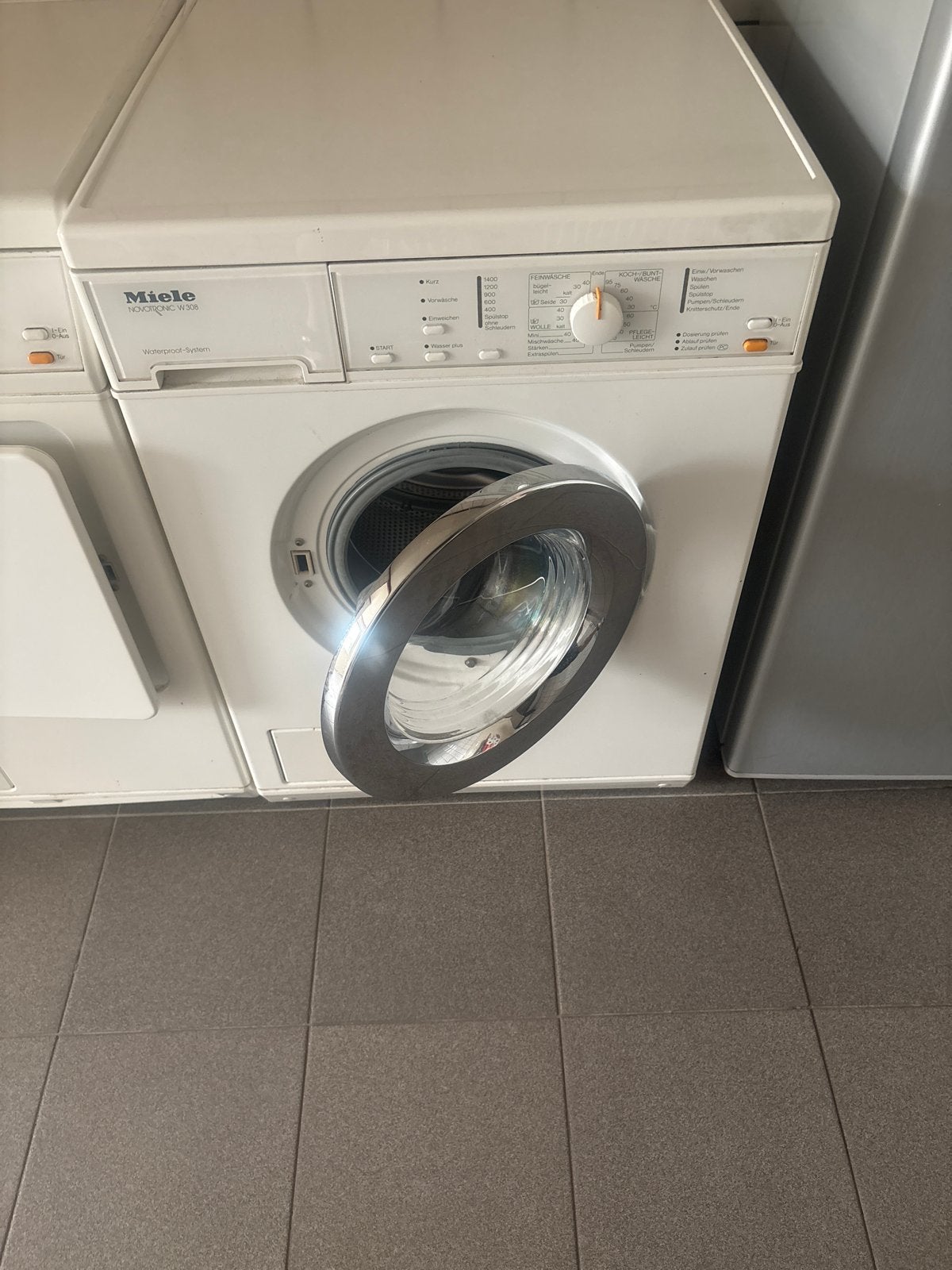 Miele Novotronic W900 Wasmachine - Voorlader, Witgoed en Apparatuur, Ophalen, Gebruikt, Voorlader, Wolwasprogramma