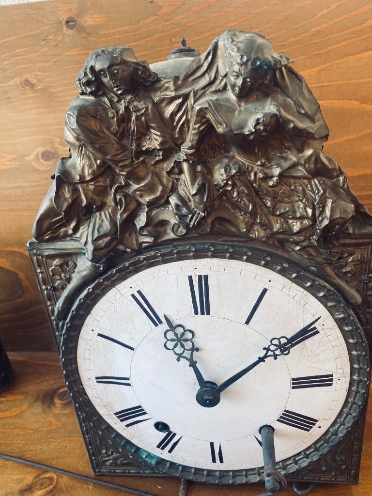 Comtoiseklok met gewichten en slinger, Ophalen
