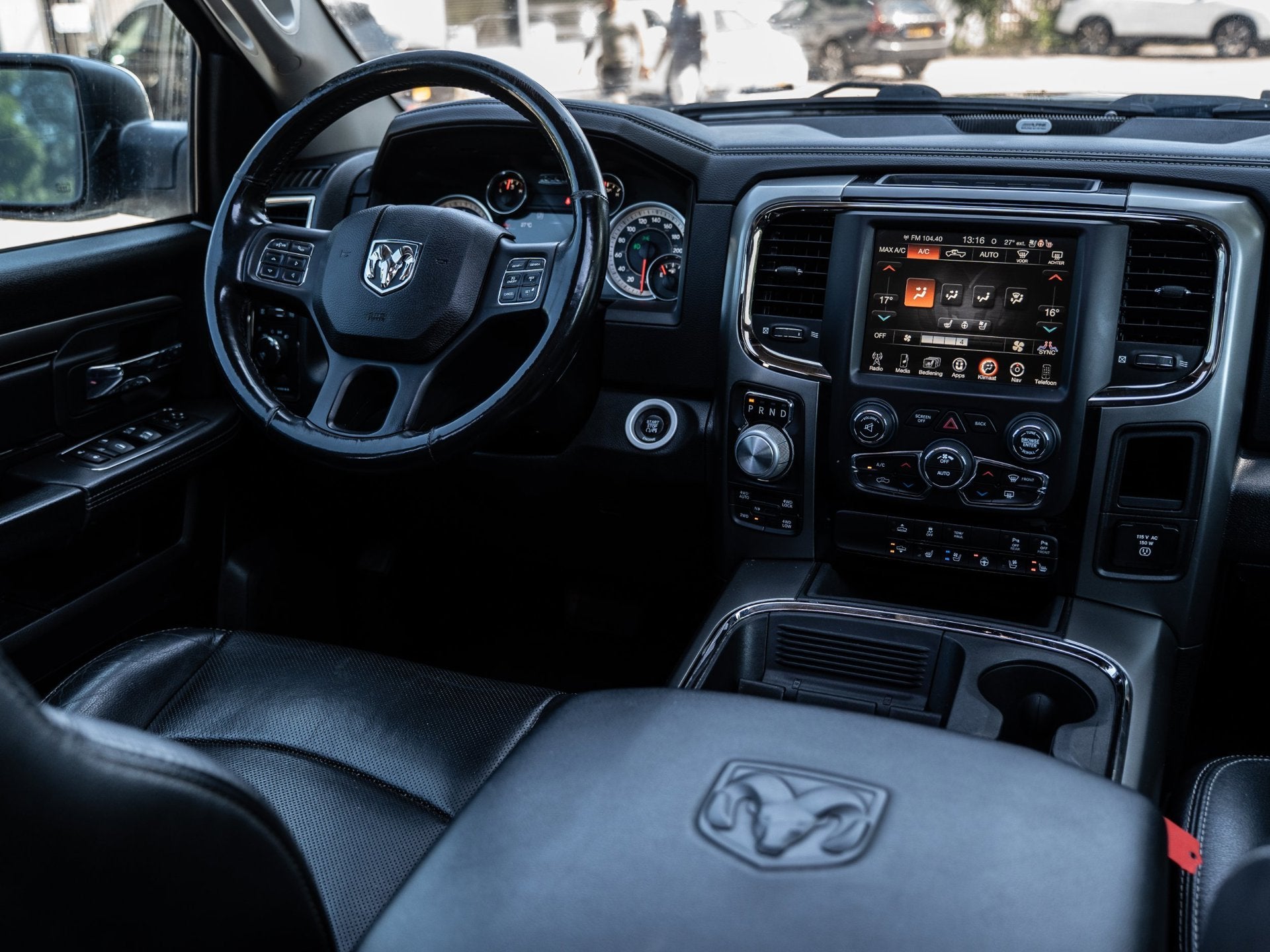 Dodge Ram 1500 5.7 V8 CREW CAB 6'4 | PANORAMADAK | PARKEERCA, Auto's, Automaat, Achterwielaandrijving, Gebruikt, 5654 cc