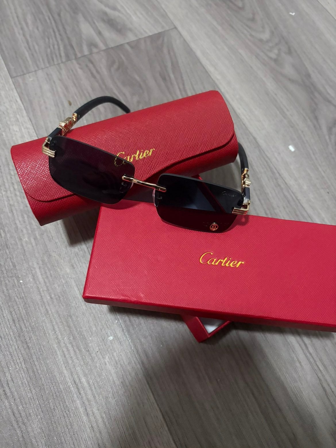 Nieuwe Cartier Zonnebril met Houten Details, Sieraden, Tassen en Uiterlijk, Overige merken, Zonnebril, Zwart, Nieuw