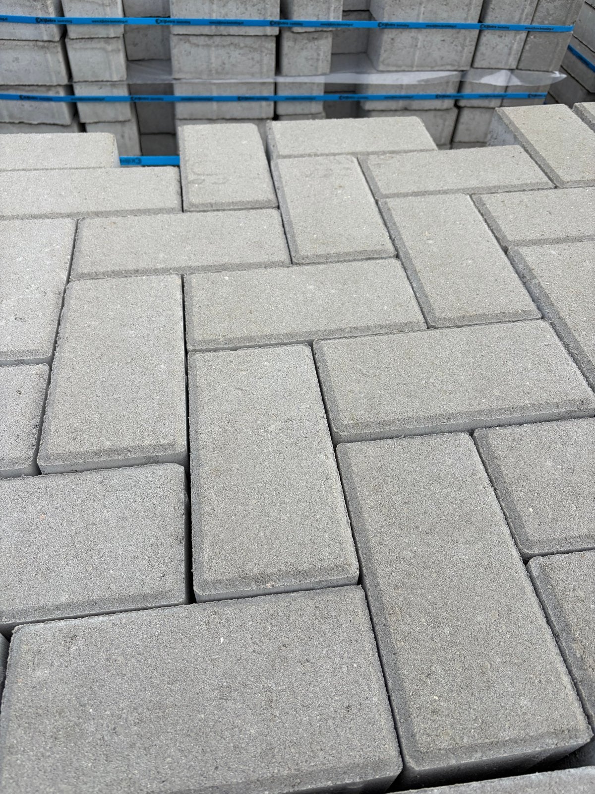 Zeer nette partij BKK 8 cm klinkers grijs - 650 m2, Tuin en Terras, Klinkers, Ophalen of Verzenden, Zo goed als nieuw, 10 m² of meer