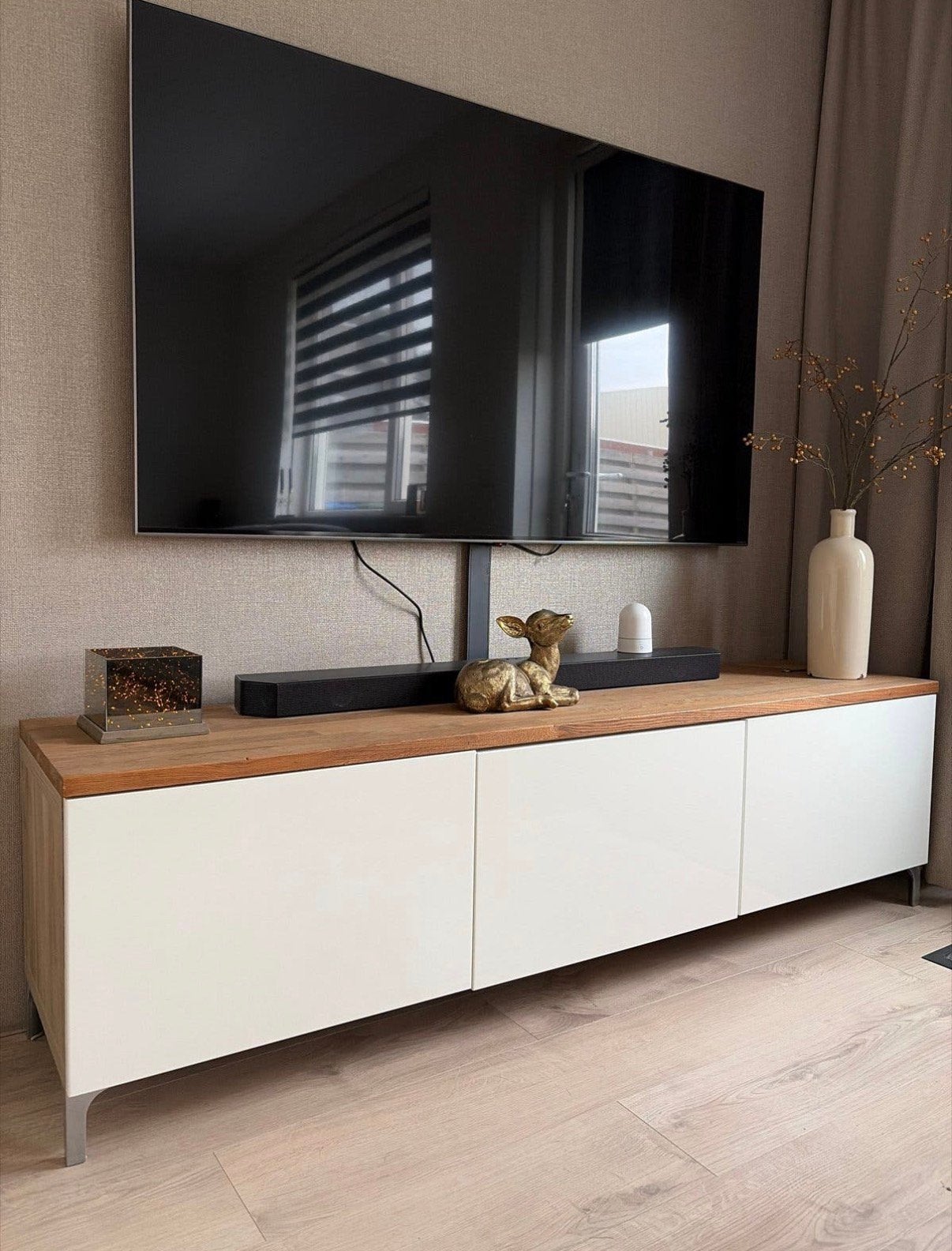 IKEA Besta kast hoogglans wit met houten blad, Ophalen, Zo goed als nieuw, 25 tot 50 cm, 150 tot 200 cm