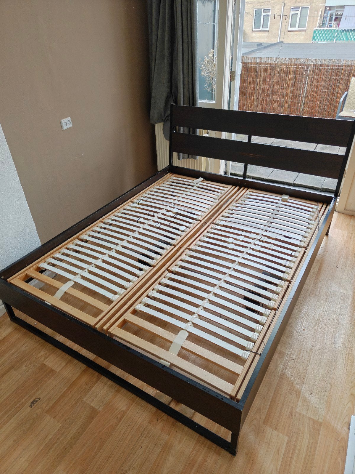 IKEA TRYSIL bed 160x200 + electronische lattenbodems, Ophalen