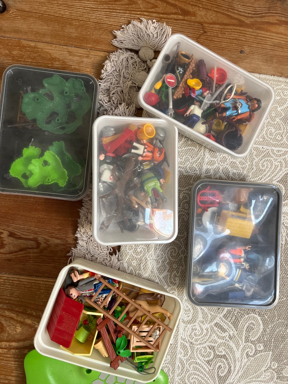 Playmobil poppetjes en onderdelen - 4 dozen (vanaf 1980), Ophalen, Gebruikt, Losse onderdelen, Figuren
