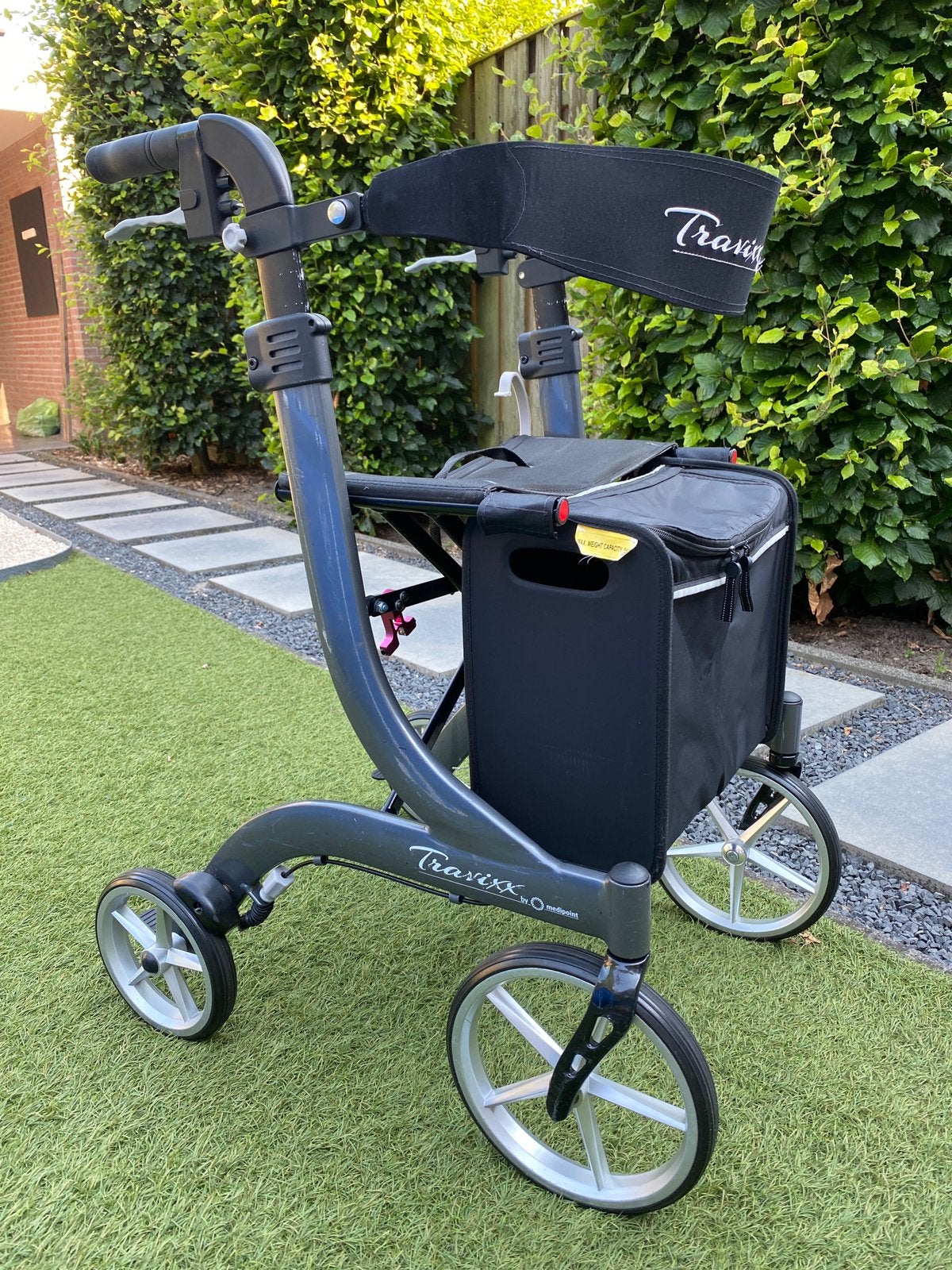 Travixx Deluxe M - Medipoint rollator +rugband, Diversen, Rollators, Zo goed als nieuw, Lichtgewicht, Opvouwbaar, Ophalen