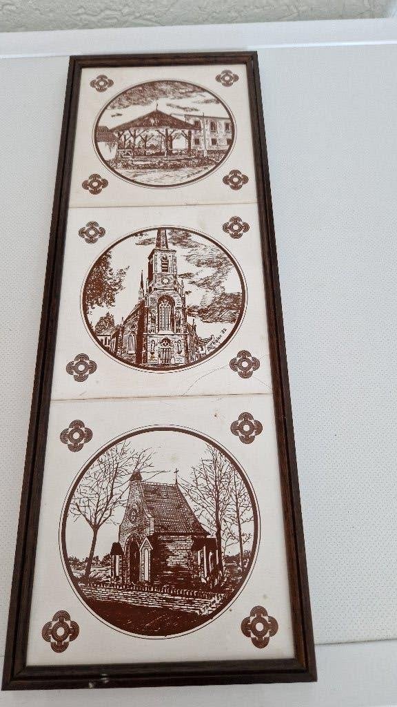 3 oude tegels in lijst gesigneerd, Antiek en Kunst, Ophalen of Verzenden