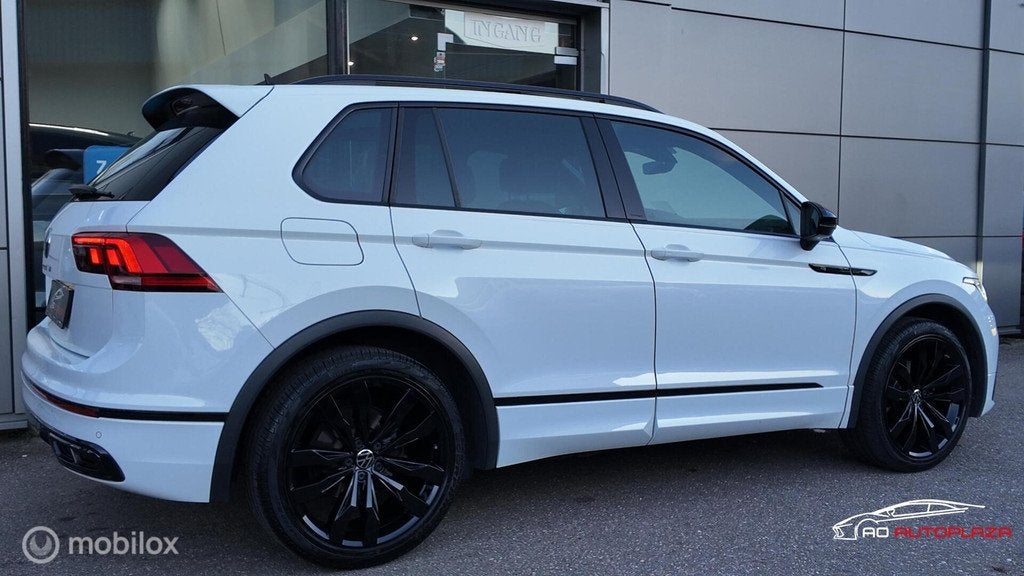Volkswagen Tiguan 1.5 TSI 3x R-Line Panorama/Harman Kardon/K, Auto's, Volkswagen, 15 km/l, 1498 cc, Zwart, 4 cilinders
