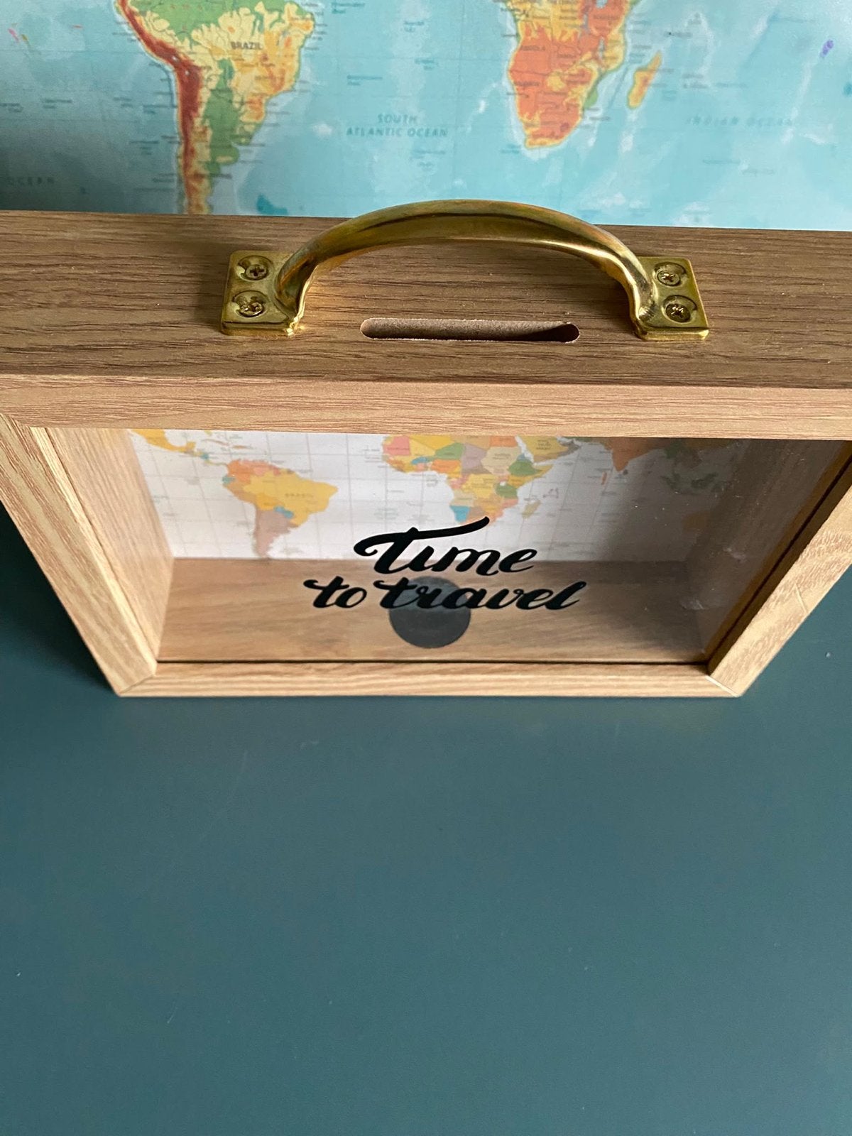 Houten spaarpot 'Time to travel' met wereldkaart, Verzamelen, Spaarpotten, Ophalen of Verzenden, Zo goed als nieuw, Hout, Overige thema's