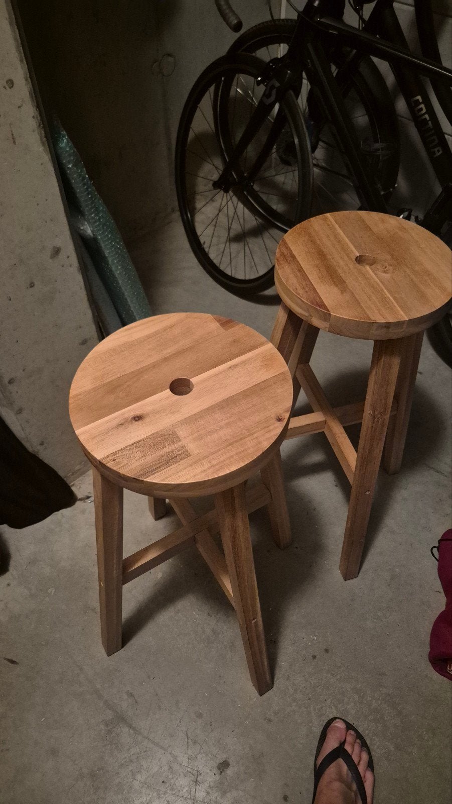 2 houten krukken IKEA SKOGSTA, Ophalen, Hout