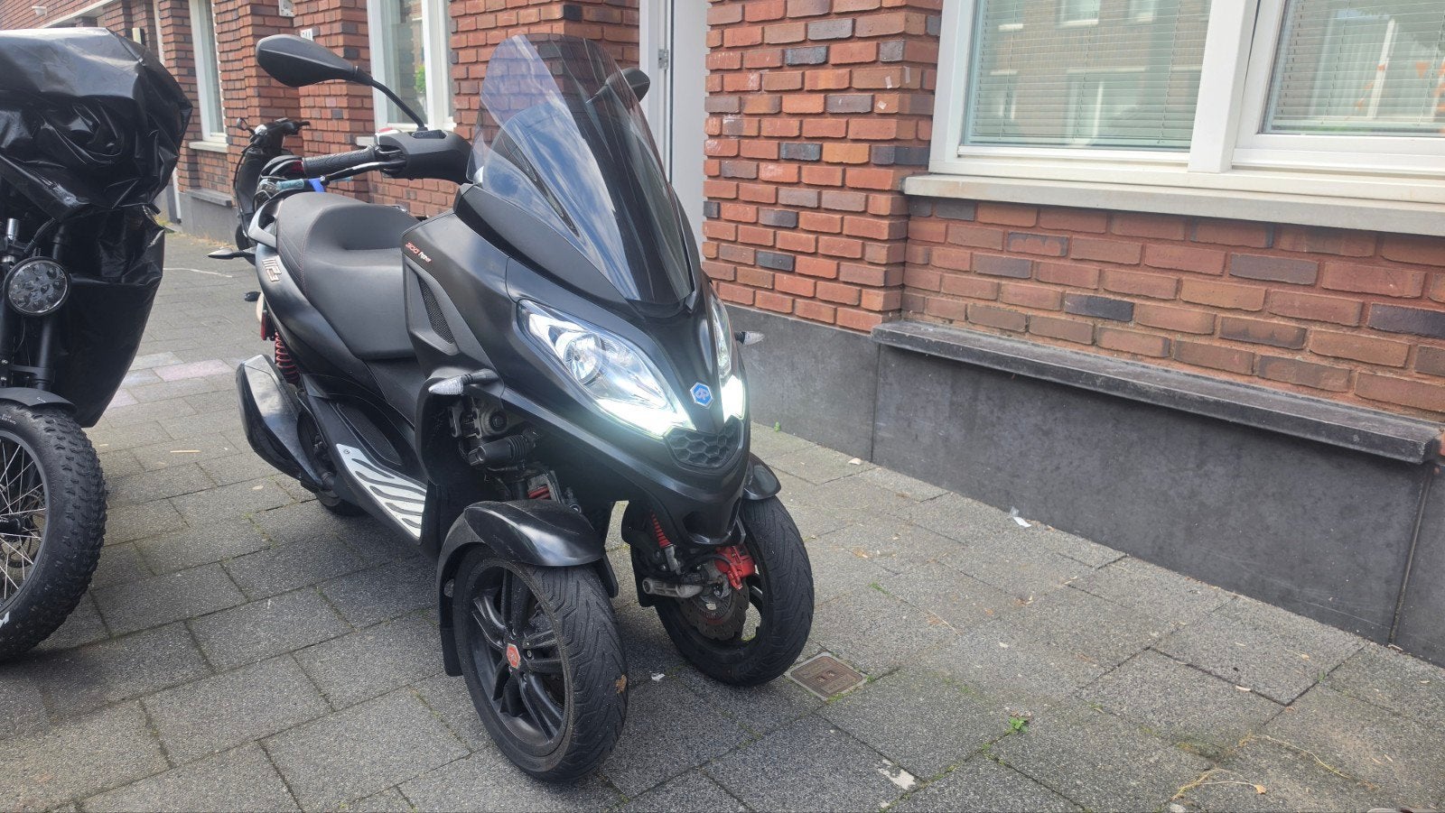 Piaggio MP3 300 HPE Sport - Zwart, 15545 km, Ophalen