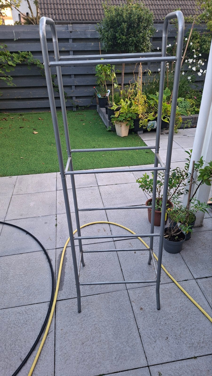 Grijs krattenrek voor 4 kratten, 160 cm hoog, Doe-het-zelf en Verbouw, Minder dan 50 cm, Ophalen of Verzenden, Zo goed als nieuw