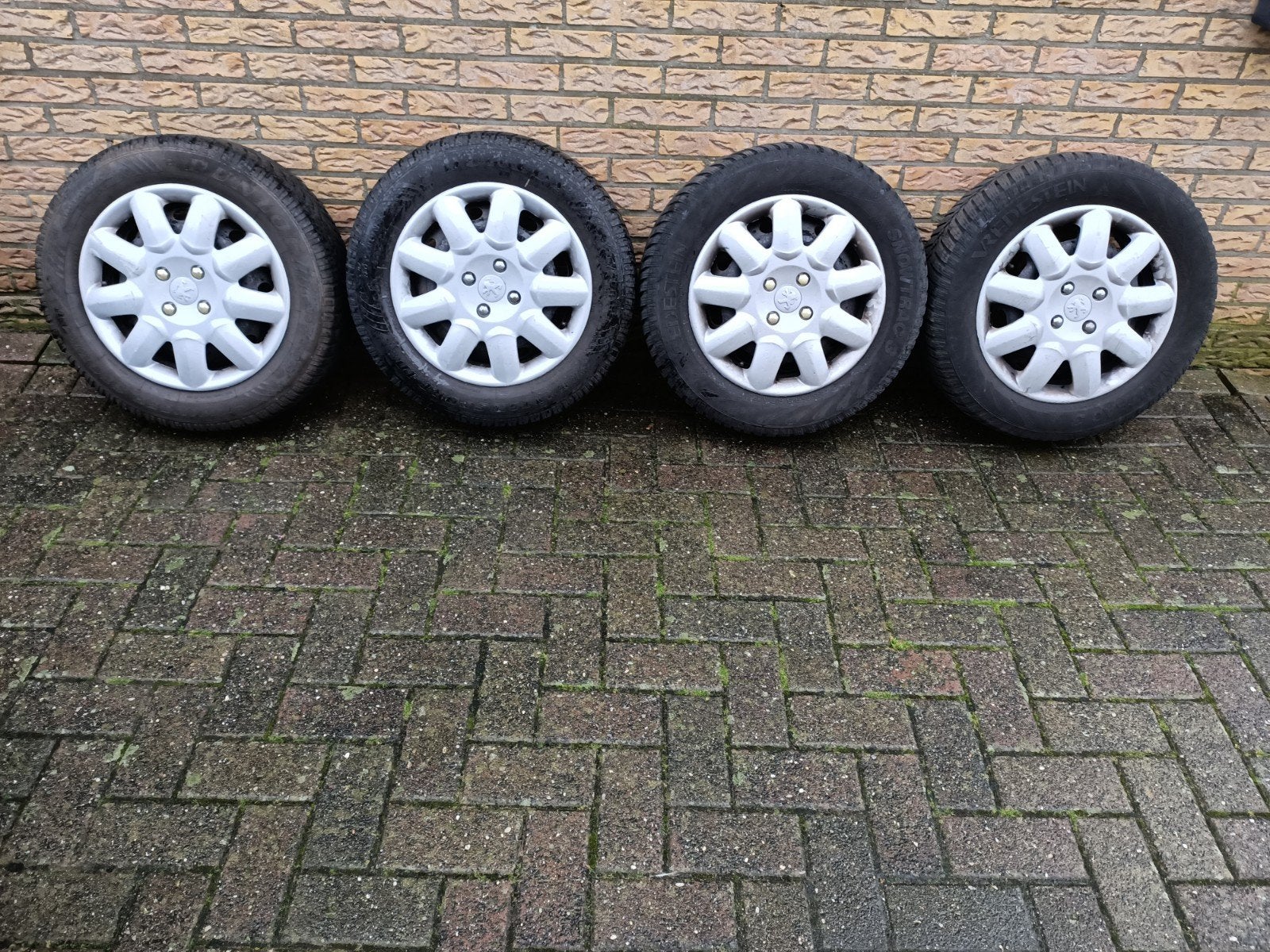 Winterbanden en velgen Peugeot 207 Cabrio, Auto-onderdelen, Banden en Velgen, Ophalen, Gebruikt, 15 inch, Banden en Velgen