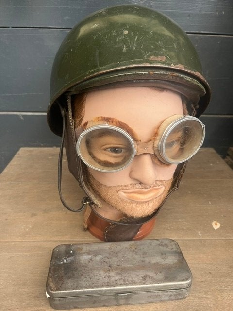 WW2; originele Dispatch riders helm 1944 met bril 1942, Verzamelen, Ophalen of Verzenden, Landmacht, Engeland, Helm of Baret